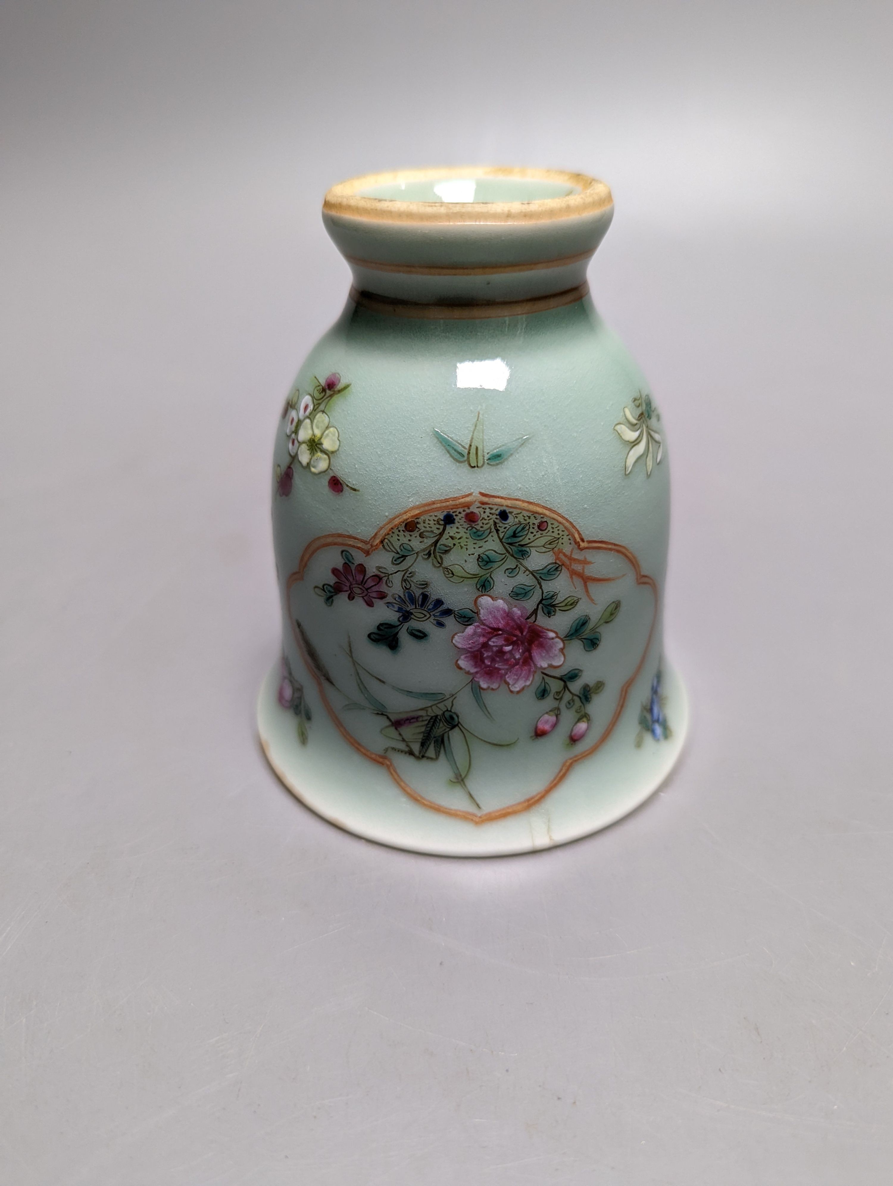 A Chinese celadon ground famille rose cup, Daoquang 10cm